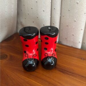 Cracker Barrel Mini Spring Lady Bug Rain Boots Salt And Pepper Set